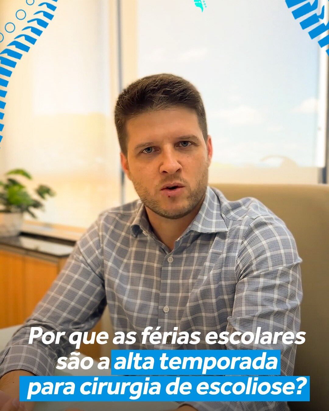 Dr. Luiz Müller Avila gravando um vídeo, com o texto: por que as férias escolares são a alta temporada para cirurgia de escoliose?