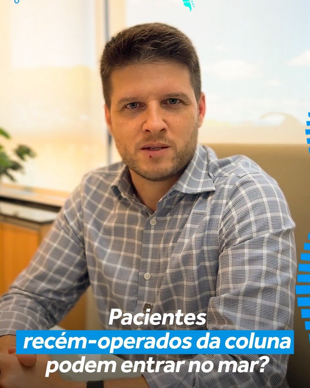 Dr. Luiz Müller Avila gravando um vídeo, com o texto: pacientes recém-operados da coluna podem entrar no mar?